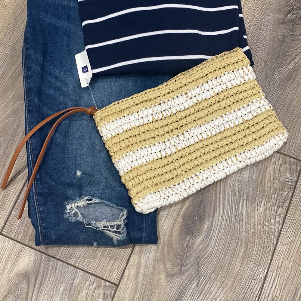 NWT Tan & White Woven Straw Zippered Picnic Striped Garden Clutch